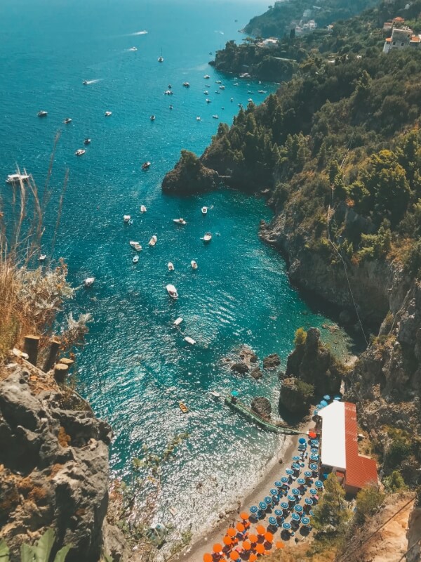 -Shanti-Donato-Fiq-Maqznf4-Unsplash-small-