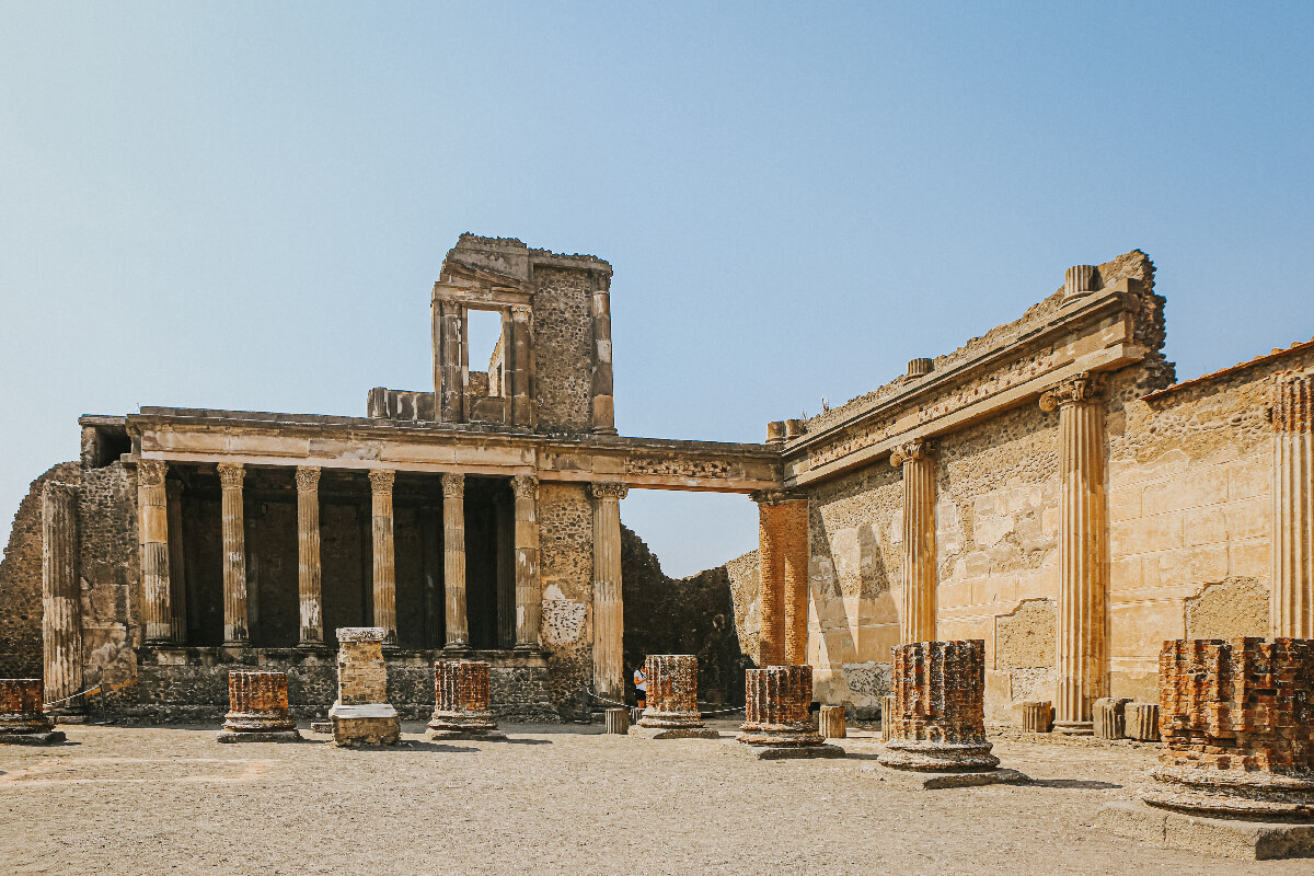 -forum-archaeological-ruins-pompeii-herculaneum-small-