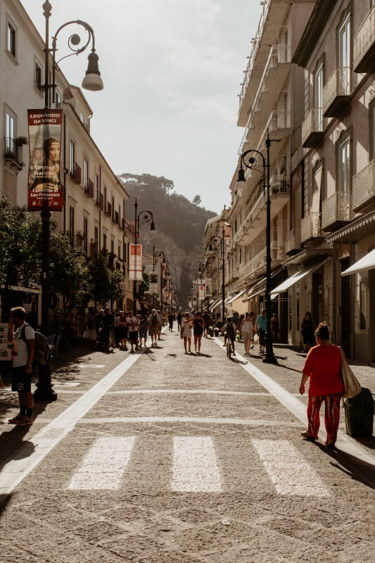 -Andy-Holmes-Ndqx9edk45g-Unsplash-small-